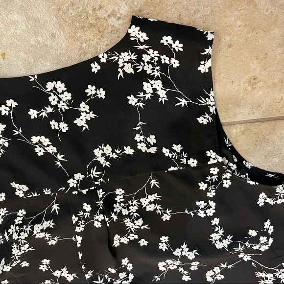Talbots Ivory and Black Floral Top - Picture 6 of 7